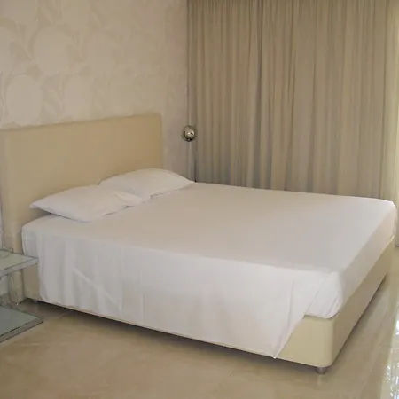 Hotel Crystal *